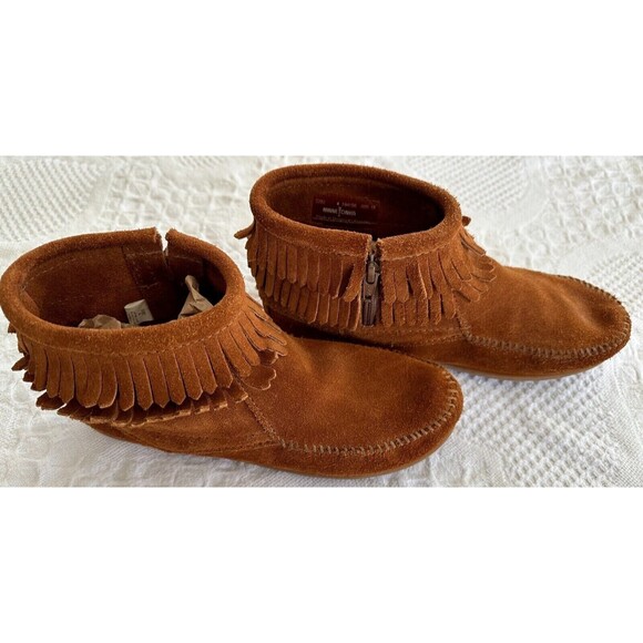 MINNETONKA Girls VTG Brown Double Fringe Moccasin Hard Sole Suede Boot Size 4 - Picture 2 of 9